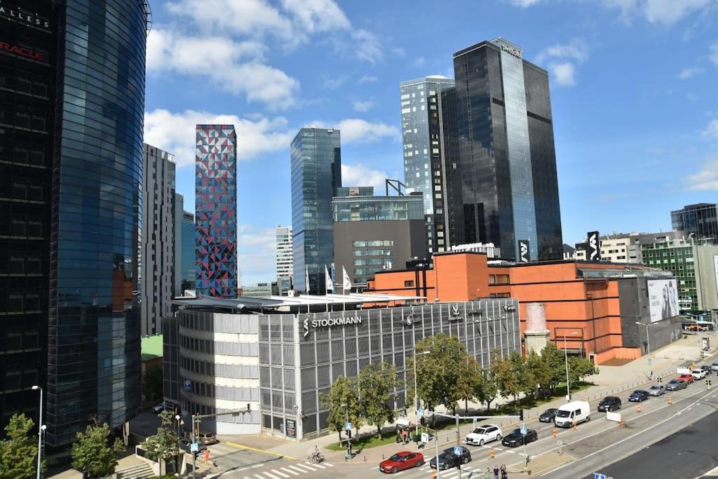 Kahe Magamistoaga Ja Suure Elutoaga 3-Toaline Korter Vaatega Tallinna Aerikeskusele Exterior photo