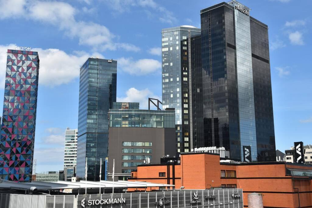 Kahe Magamistoaga Ja Suure Elutoaga 3-Toaline Korter Vaatega Tallinna Aerikeskusele Exterior photo