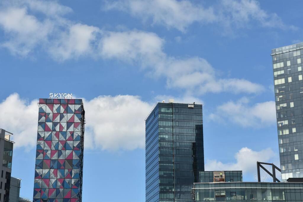 Kahe Magamistoaga Ja Suure Elutoaga 3-Toaline Korter Vaatega Tallinna Aerikeskusele Exterior photo