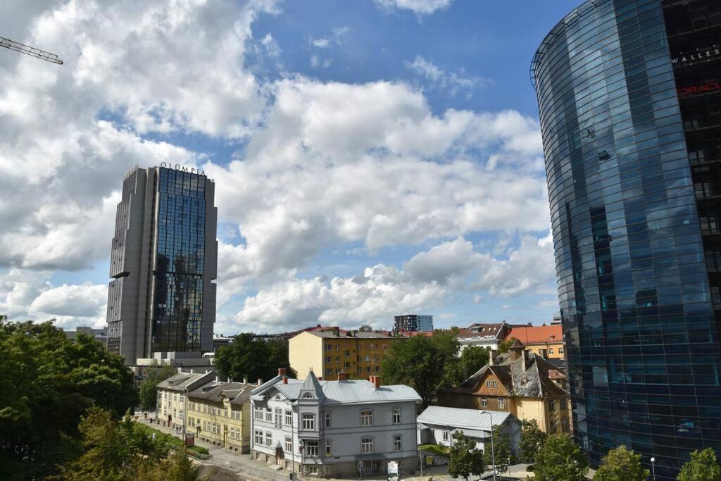 Kahe Magamistoaga Ja Suure Elutoaga 3-Toaline Korter Vaatega Tallinna Aerikeskusele Exterior photo